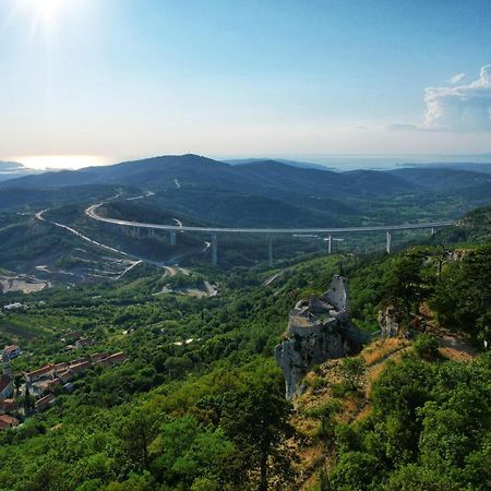 Apartment Beautiful Črni Kal Εξωτερικό φωτογραφία